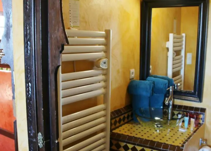 Marockansk riad Beni, 1 Couple Only Au Village Naturiste